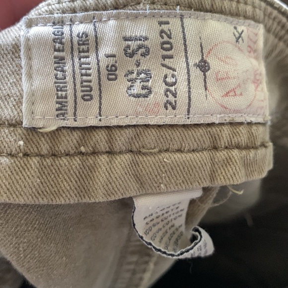 AEO Distressed Cargo Shorts lt Olive Green/ Brown - Picture 3 of 9
